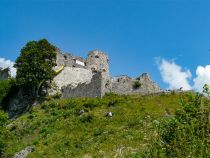 Aufgegeben - Seit Ende des 13. Jahrhunderts ist die Existenz der Burg belegbar. Ende des 18. Jahrhunderts wurde die Burg aufgegeben und verfiel. • © <a href="https://papa-wanderwolle.jimdofree.com/2020/10/06/burgenrunde-auf-dem-ehrenberg/" target="_blank">Wolfgang Berres auf papa.wanderwolle</a>